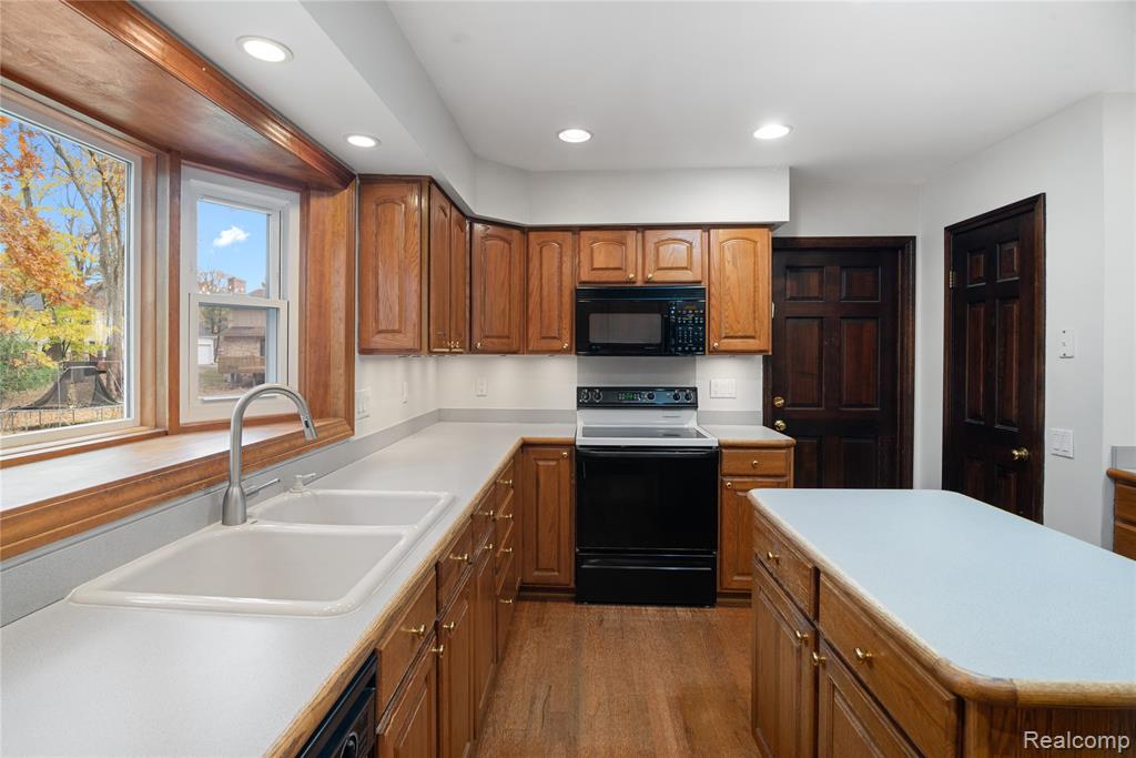 5023 Meadowbrook Drive, West Bloomfield, MI — Photo 7