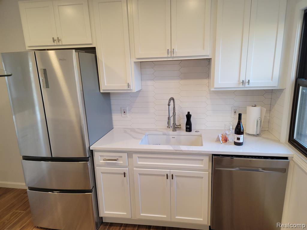 614 E 13 MILE Road, Royal Oak, MI 48073 — Photo 6
