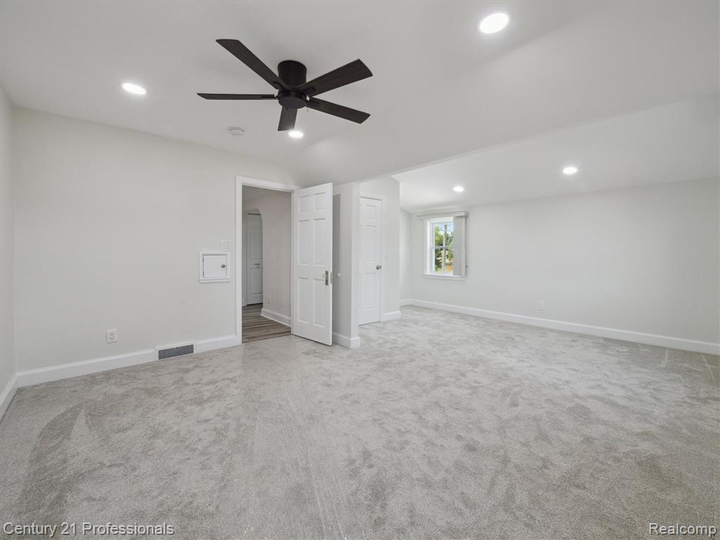21120 Halsted Road, Farmington Hills, MI 48167 — Photo 29