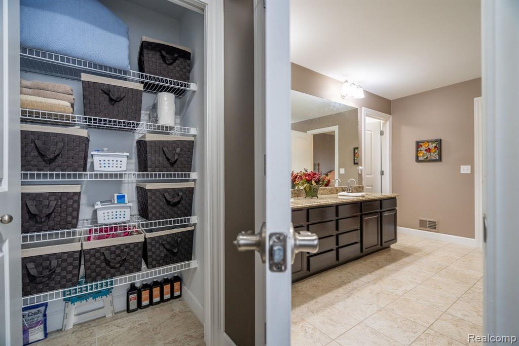 5657 GOLF POINTE Drive, Clarkston, MI 48348 — Photo 26