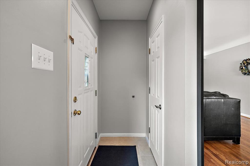 436 W Sunnybrook Drive, Royal Oak, MI 48073 — Photo 11