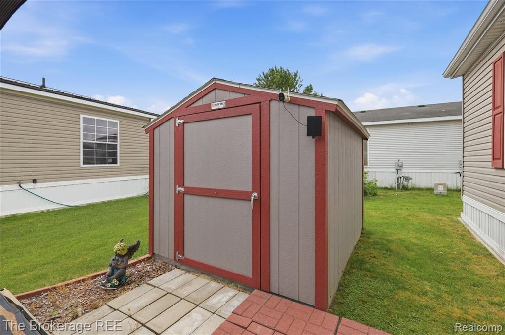 9542 Foxwell Circle, Fenton, MI 48430 — Photo 5