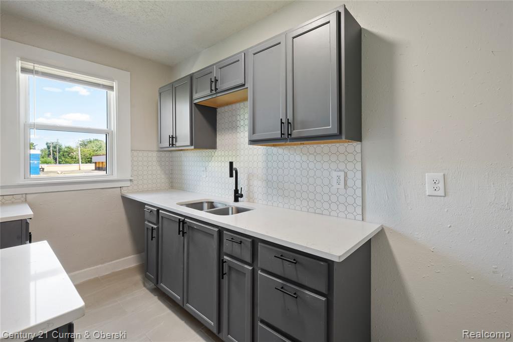 3725 Glynn Court, Detroit, MI 48206 — Photo 9