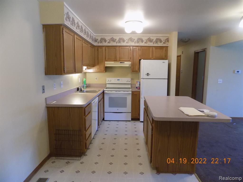 15246 ASHLEY Court, Macomb, MI 48044 — Photo 12