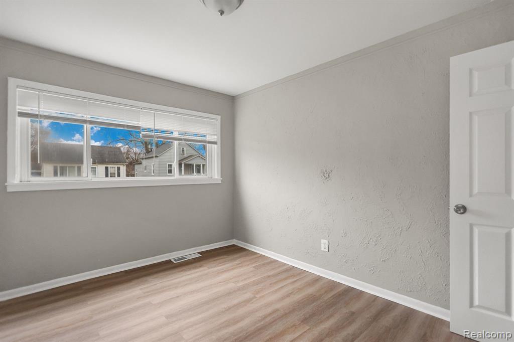 8499 MEADOW Avenue, Warren, MI 48089 — Photo 16