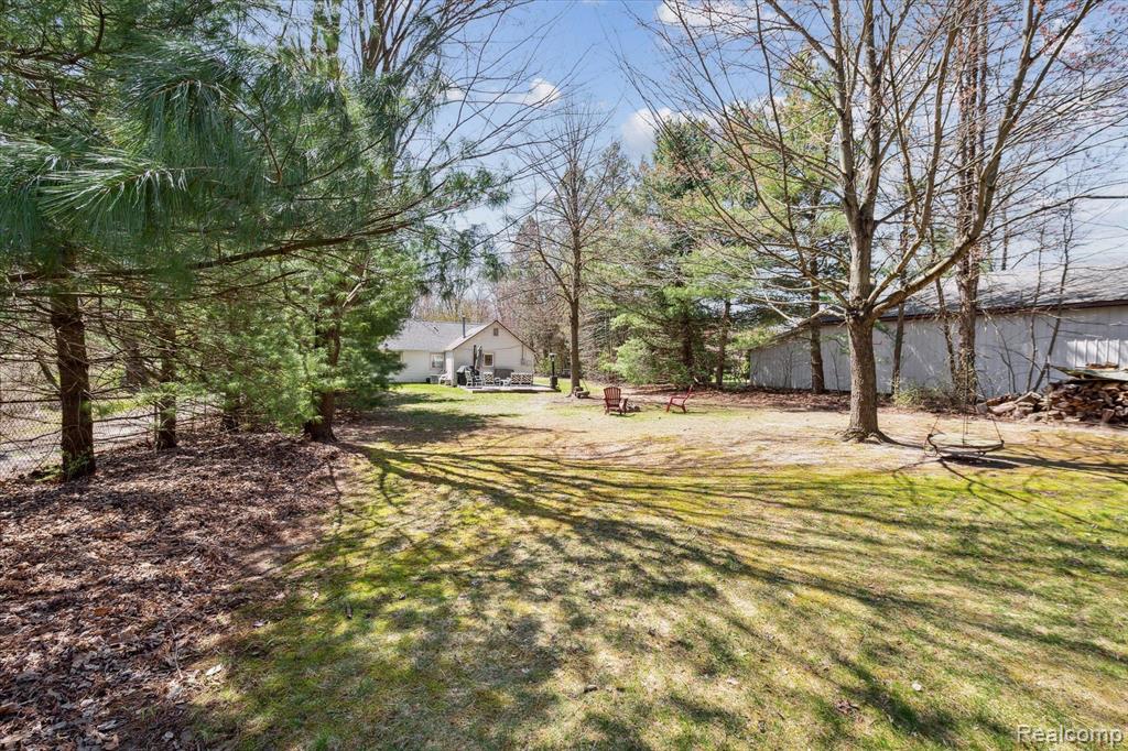 7847 HERBST Road, Brighton, MI 48114 — Photo 32
