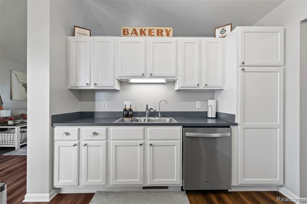 9031 Posey Drive, Northfield, MI 48189 — Photo 10