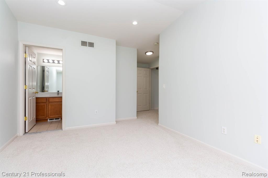 798 SANDALWOOD Drive, Troy, MI 48085 — Photo 22