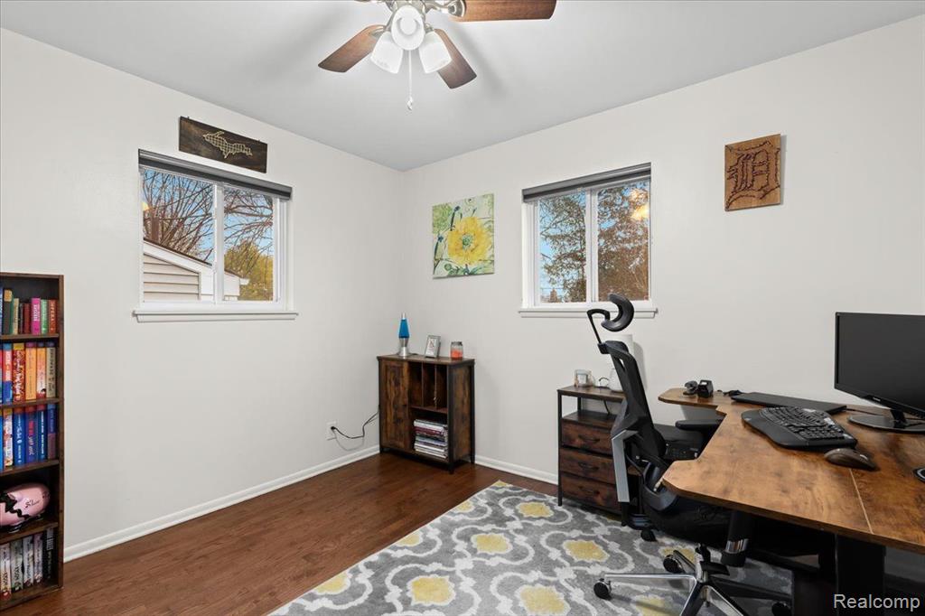 4724 S TUXEDO Drive, Warren, MI 48092 — Photo 15