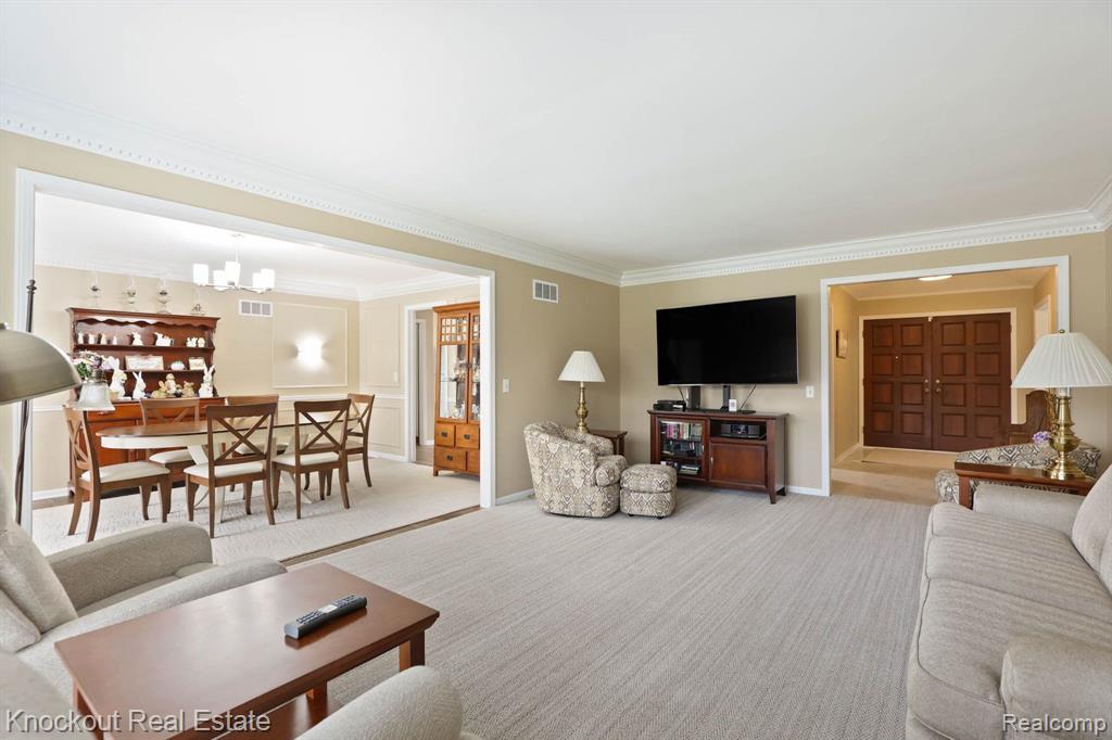 9350 OAKMONT Drive, Grand Blanc, MI 48439 — Photo 11