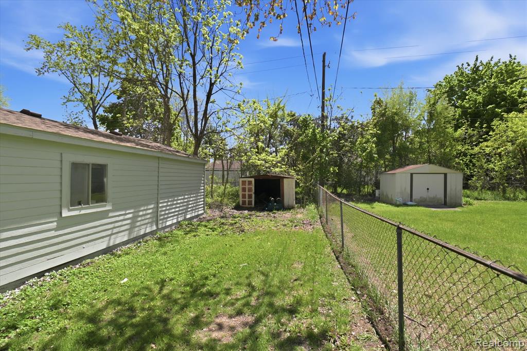 677 Lucille Drive, Wolverine Lake, MI 48390 — Photo 42