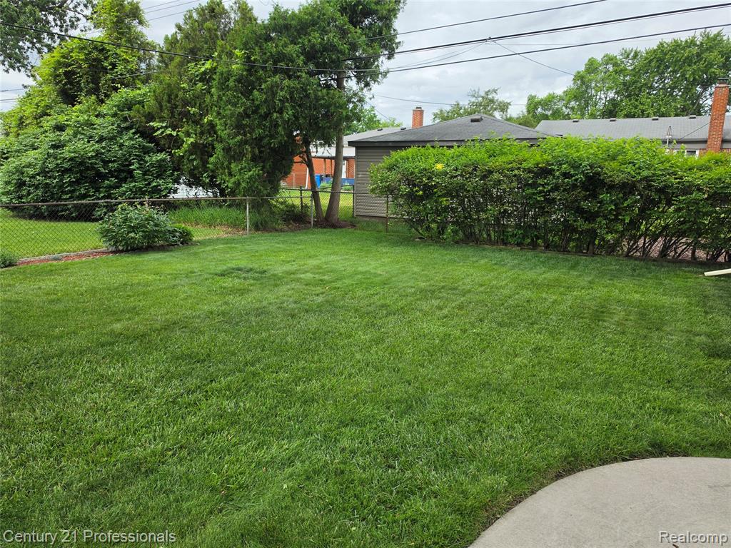 29421 Mark Avenue, Madison Heights, MI 48071 — Photo 17