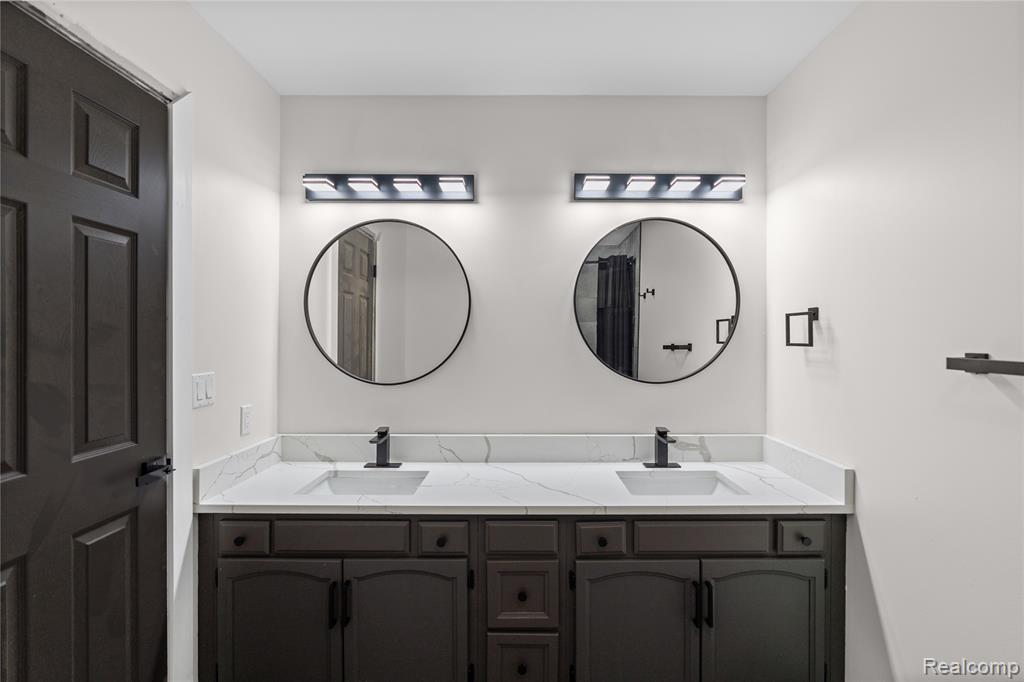 507 Charing Cross Drive, Grand Blanc, MI 48439 — Photo 39
