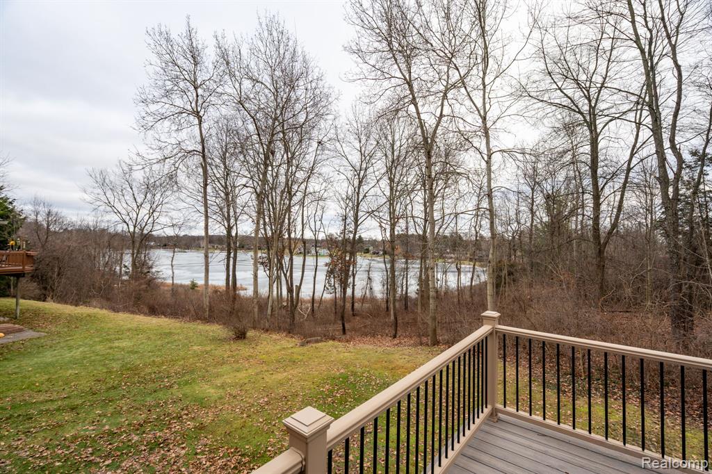 6751 Berry Pointe Drive, Clarkston, MI 48348 — Photo 43