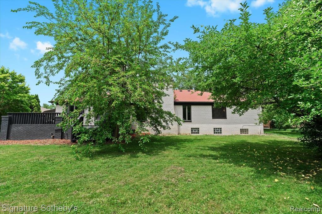 40526 Woodside Drive, Clinton Twp, MI 48038 — Photo 46