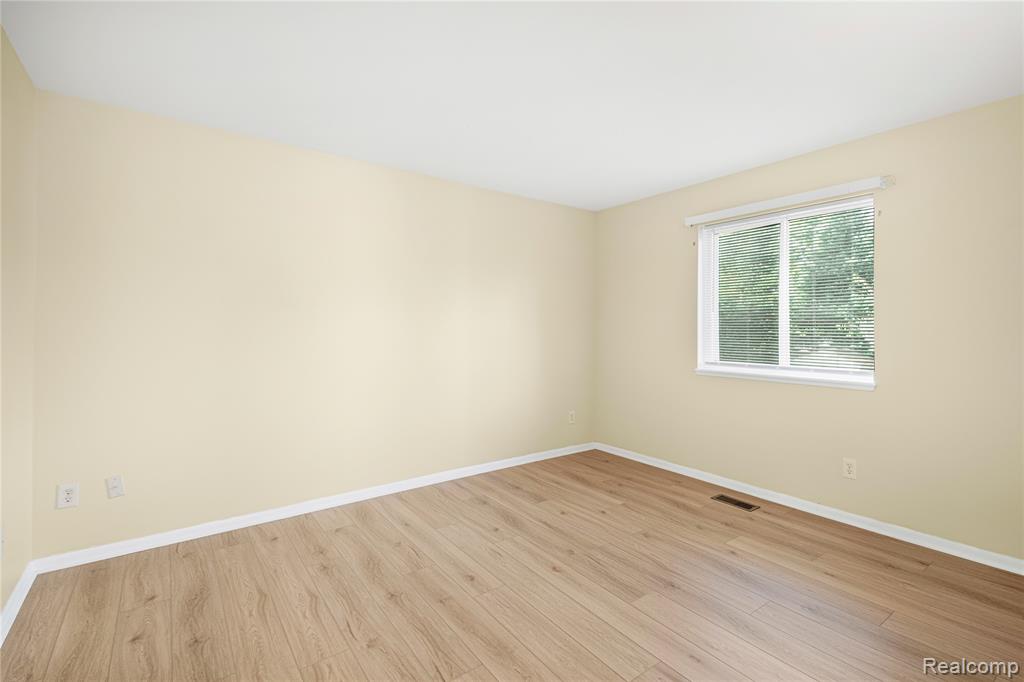 6068 Hearthside Place, Grand Blanc, MI 48439 — Photo 38