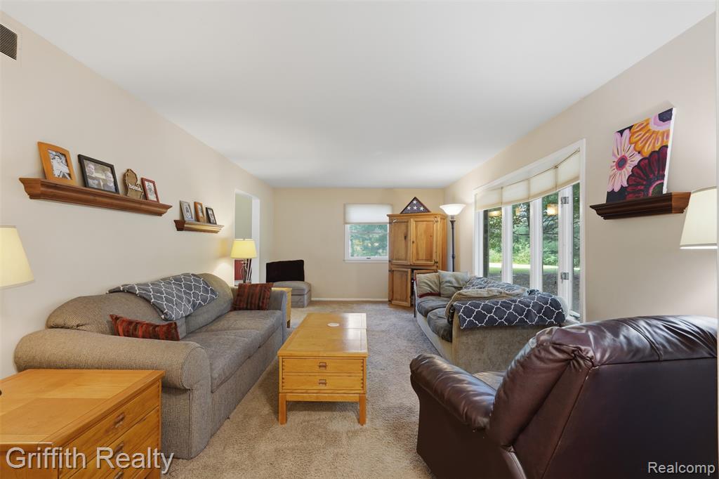 10591 Silver Lake Road, Brighton, MI 48116 — Photo 4