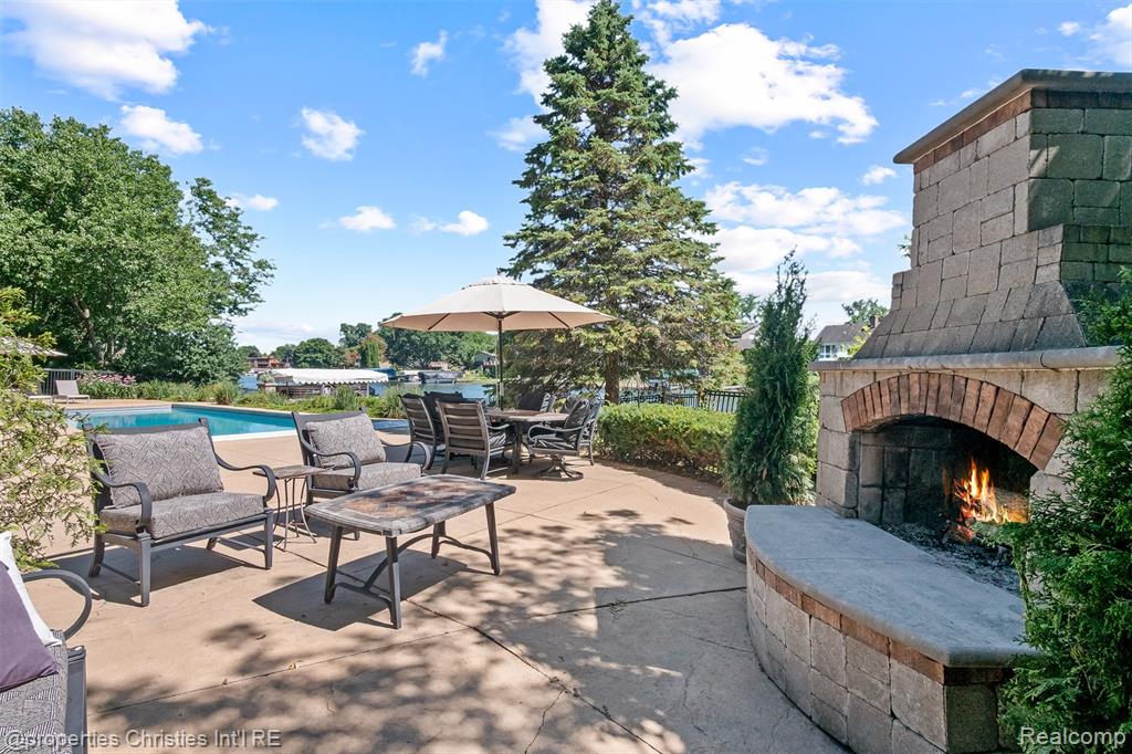 4912 Oakwood Court, Commerce Twp, MI 48382 — Photo 16