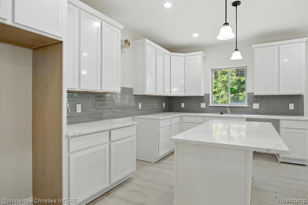 3201 ROMA COURT, Wixom, MI 48393 — Photo 16