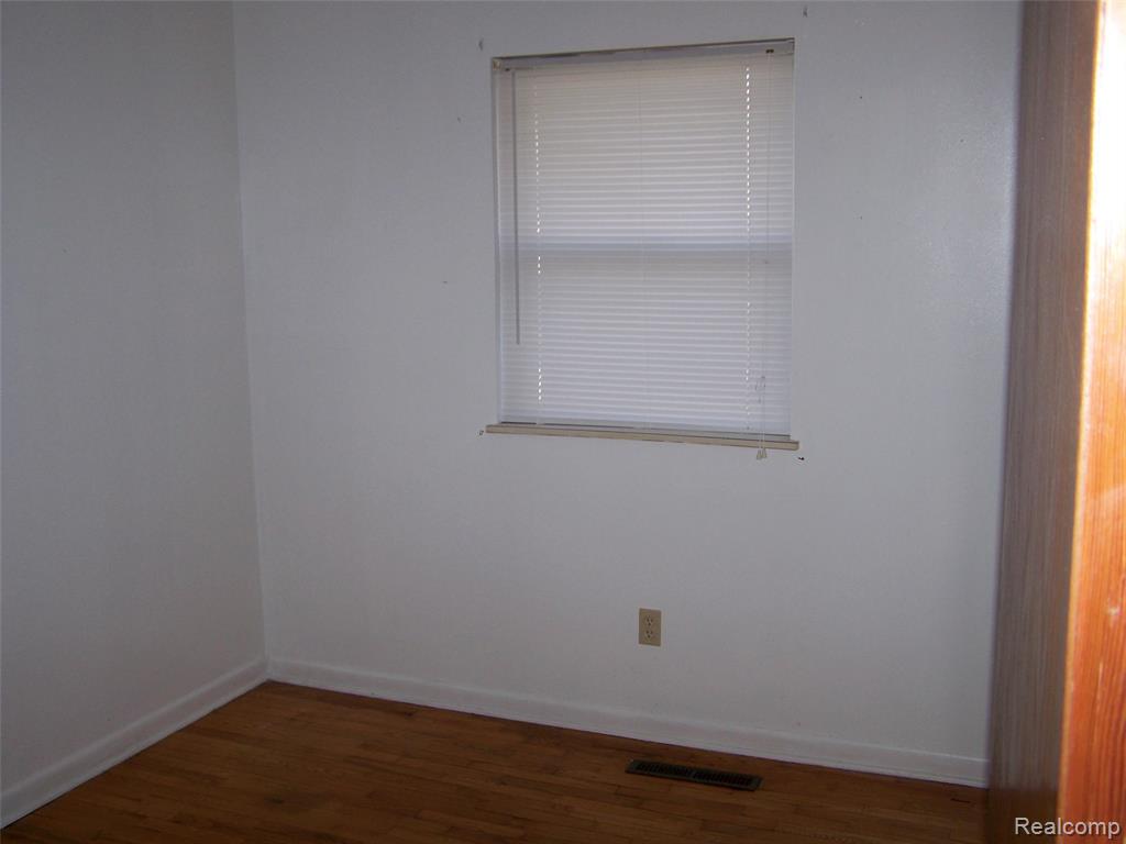 4923 ALPHA Way, Flint, MI 48506 — Photo 12
