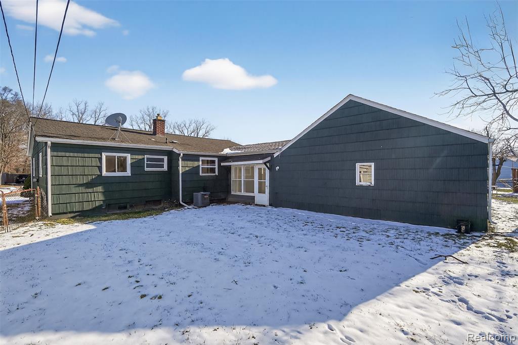 735 Elmwood Drive, Fenton, MI 48430 — Photo 33