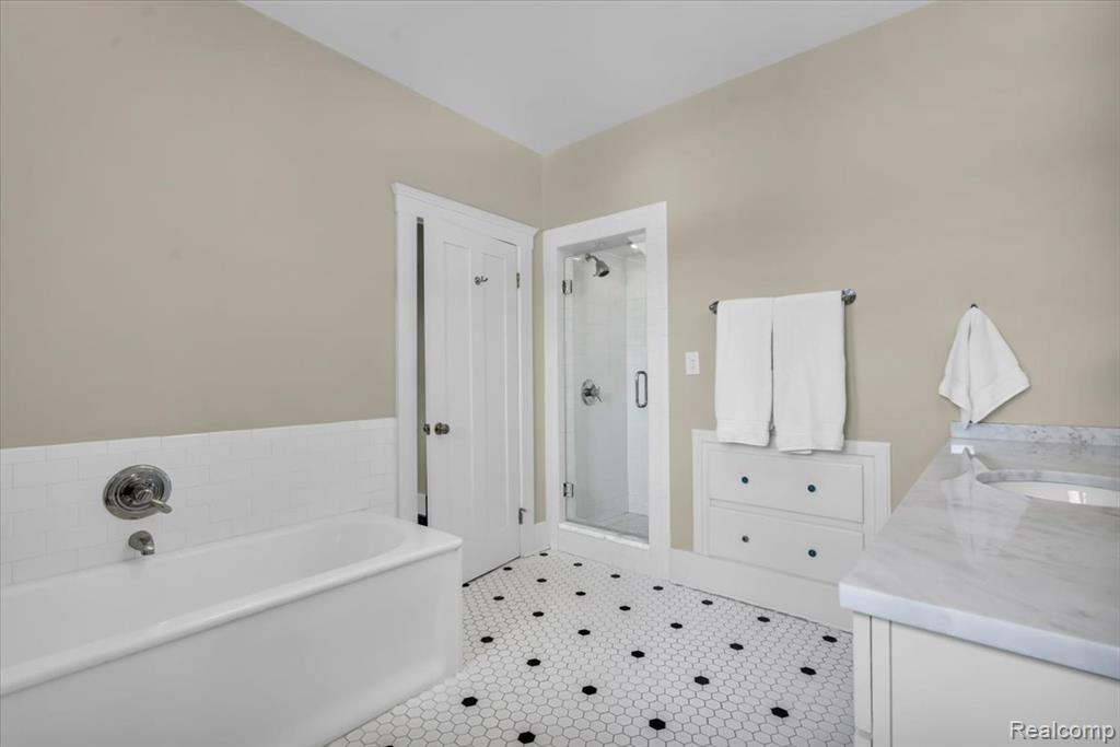 658 Longfellow Street, Detroit, MI 48202 — Photo 54