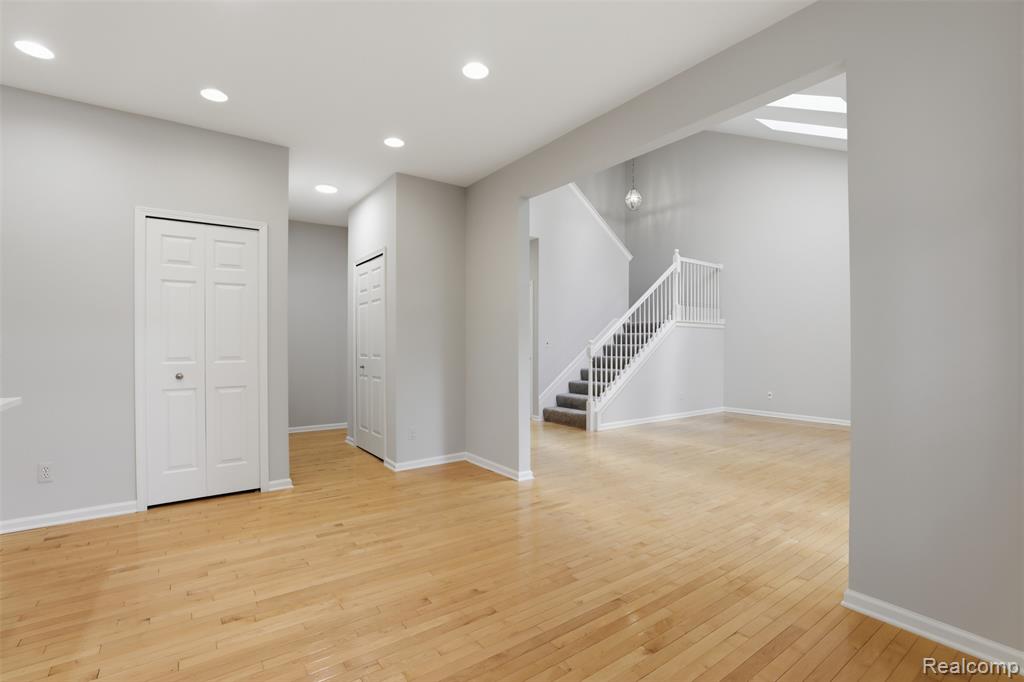 4368 Gateway Circle, West Bloomfield, MI — Photo 14