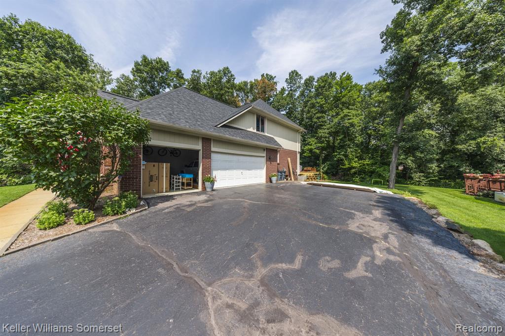 9732 FOREST RIDGE Drive, Clarkston, MI 48348 — Photo 33