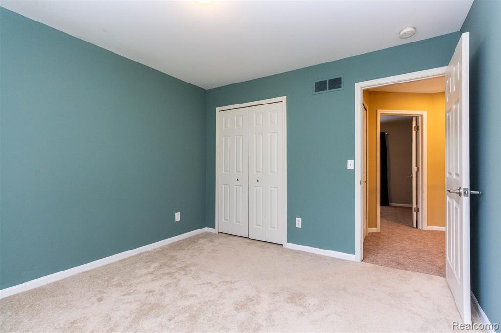 878 Dakota, Rochester Hills, MI 48307 — Photo 33