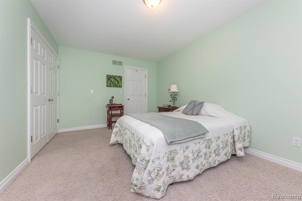 21118 E GLEN HAVEN Circle, Northville, MI 48167 — Photo 9