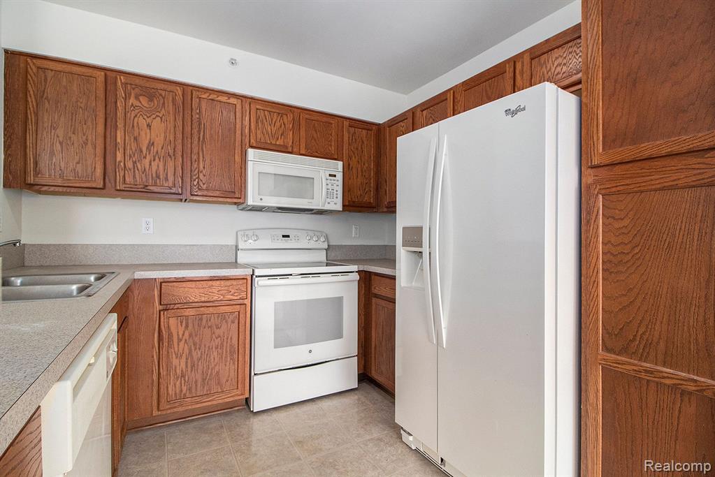 29500 NOTTINGHAM Court, 55, Livonia, MI 48152 — Photo 13