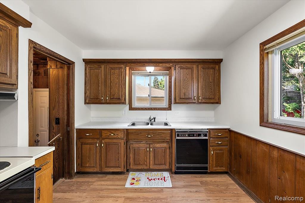 8628 Strom Drive, Sterling Heights, MI 48314 — Photo 12