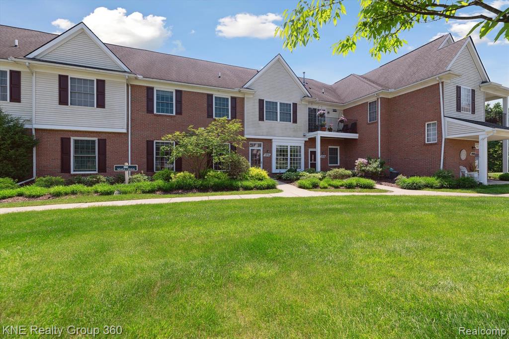 1056 SHIAWASSEE Circle, Howell, MI 48843 — Photo 4
