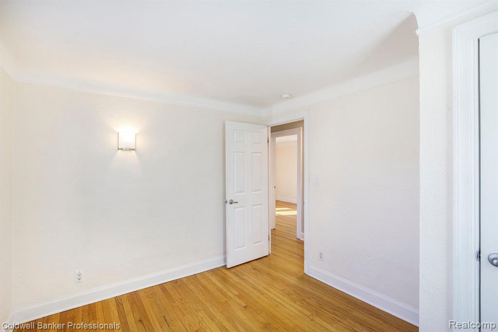 913 IRVING Avenue, Royal Oak, MI 48067 — Photo 18