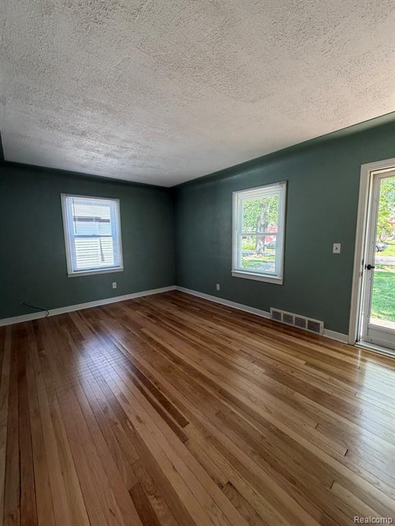 160 Ascot Avenue, Waterford, MI 48328 — Photo 2