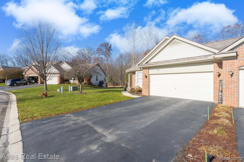 5864 Augusta Lane, Grand Blanc, MI 48439 — Photo 2