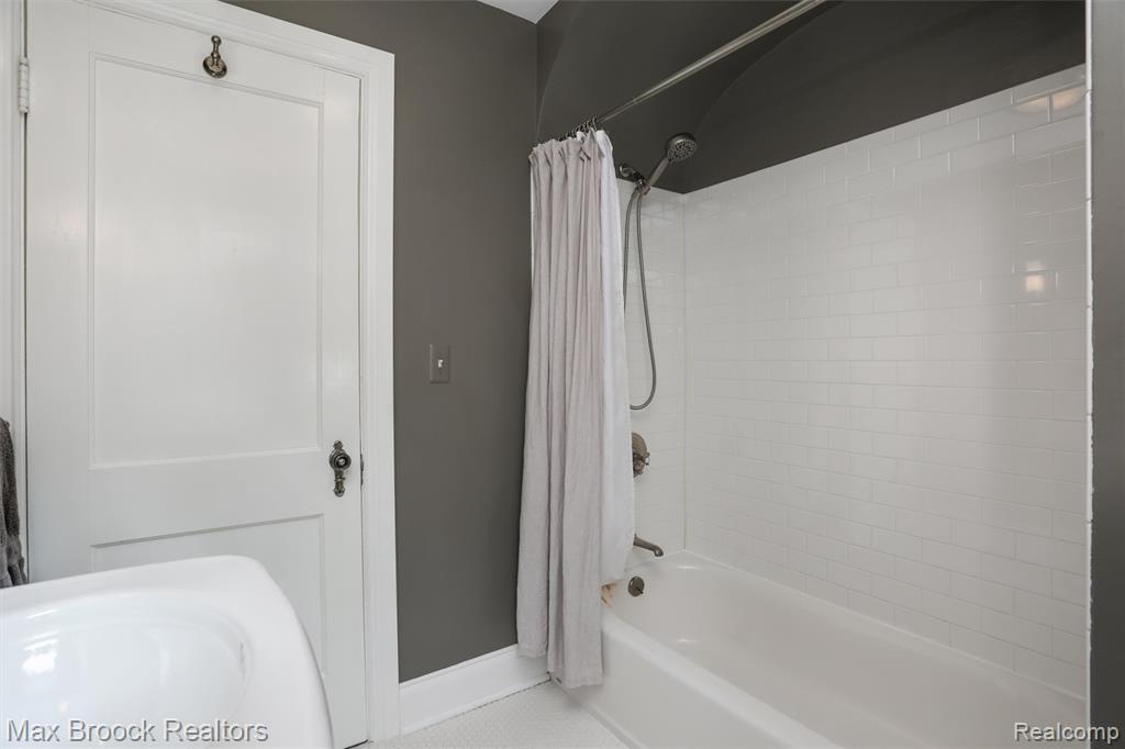 11 Sylvan Avenue, Pleasant Ridge, MI — Photo 29
