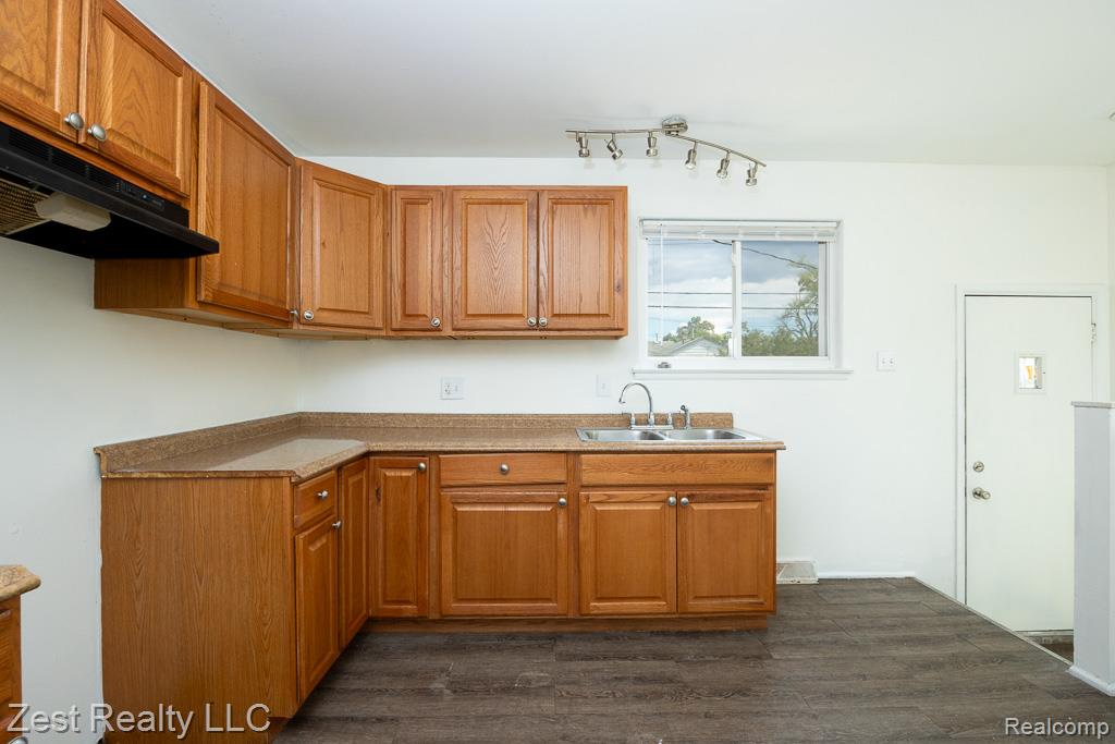21040 Woodside Avenue, Ferndale, MI 48220 — Photo 5