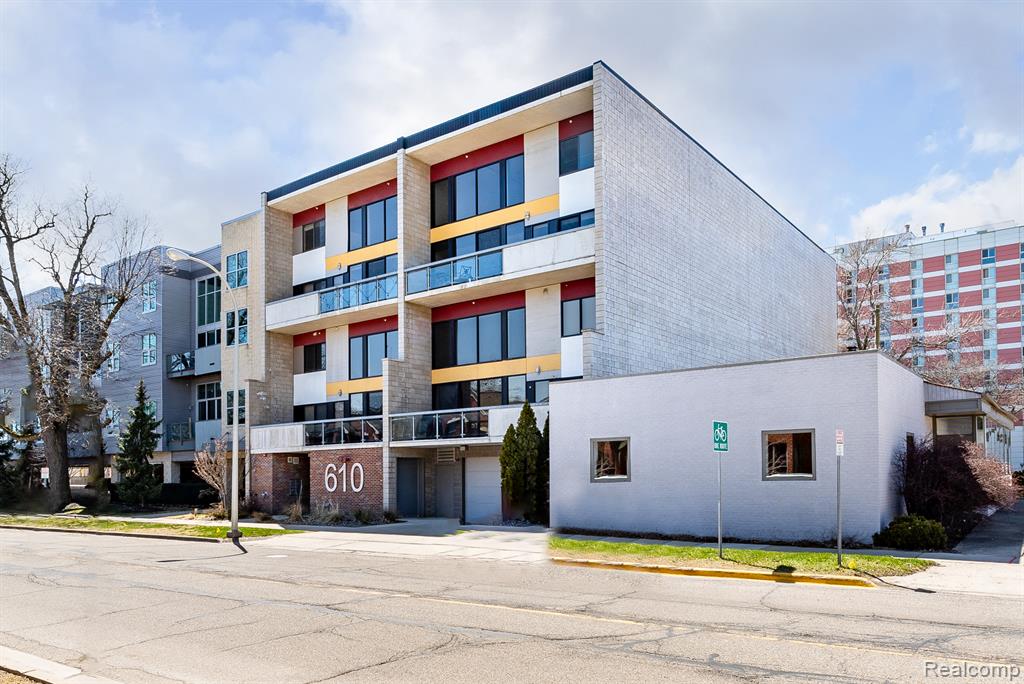 610 #204 S. Troy, Royal Oak, MI 48067 — front exterior