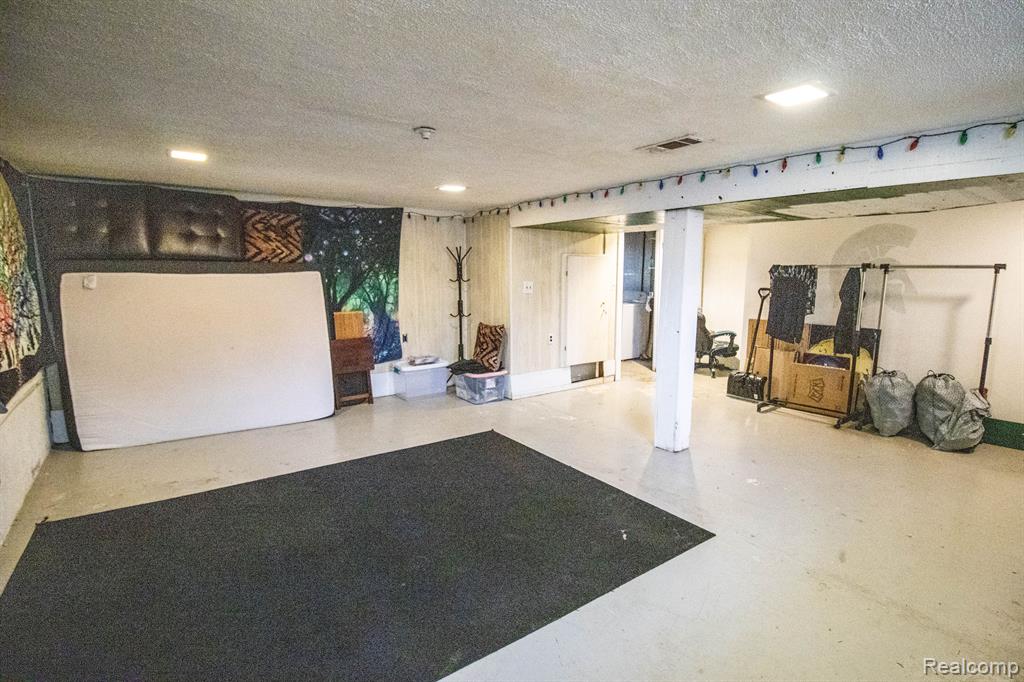 5369 Devon Court, Flint, MI 48532 — Photo 23