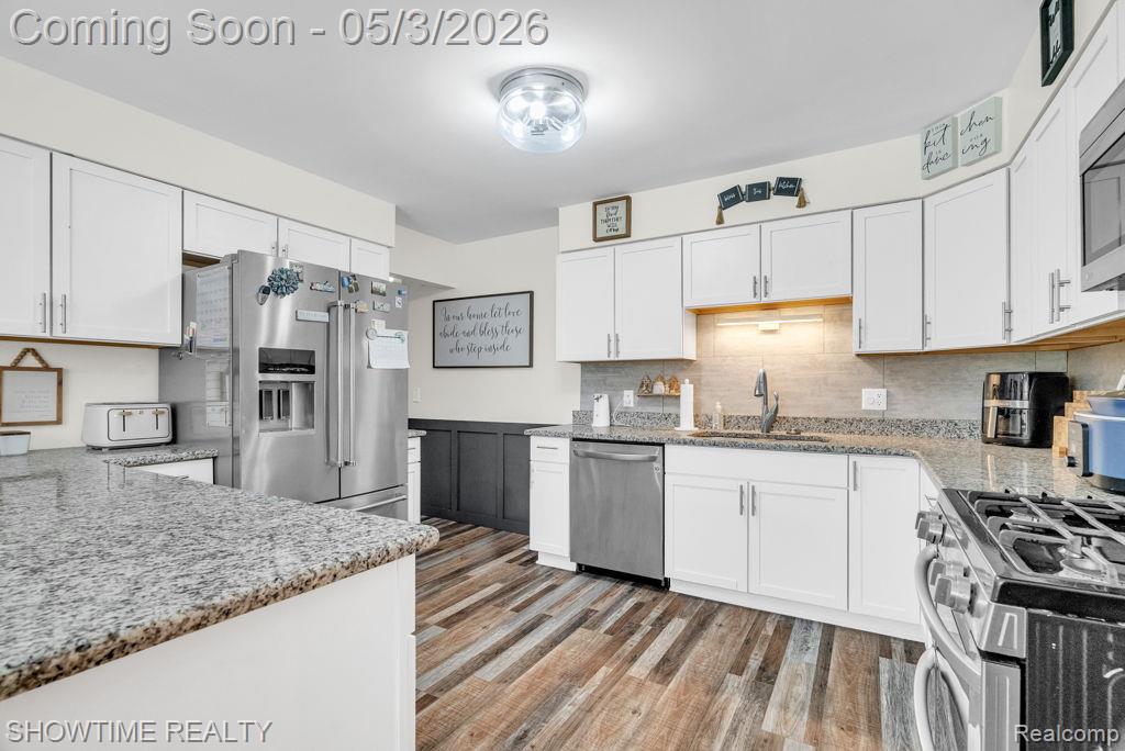 5211 Lakeshore Road, Fort Gratiot, MI 48059 — Photo 24