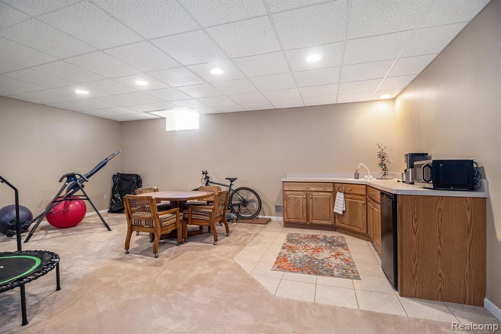 404 WALNUT Drive, 34, South Lyon, MI 48178 — Photo 24
