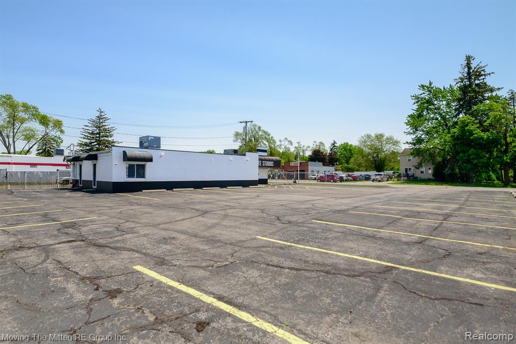 573 E Huron River Drive, Belleville, MI 48111 — Photo 6