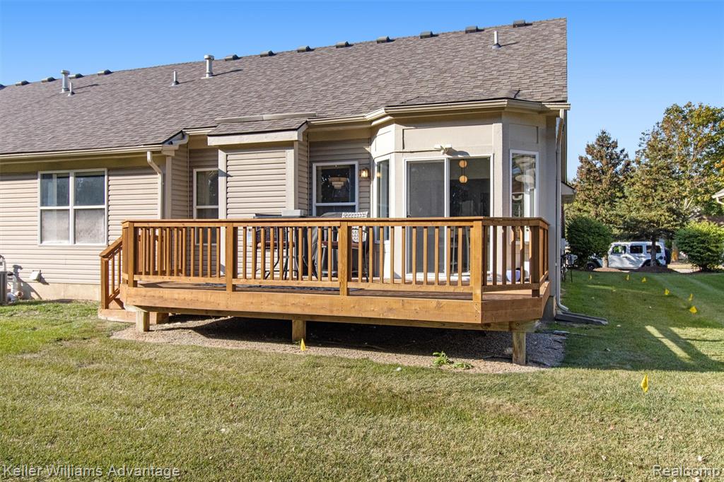 651 Woodhaven Drive, 57, Commerce Twp, MI 48390 — Photo 20