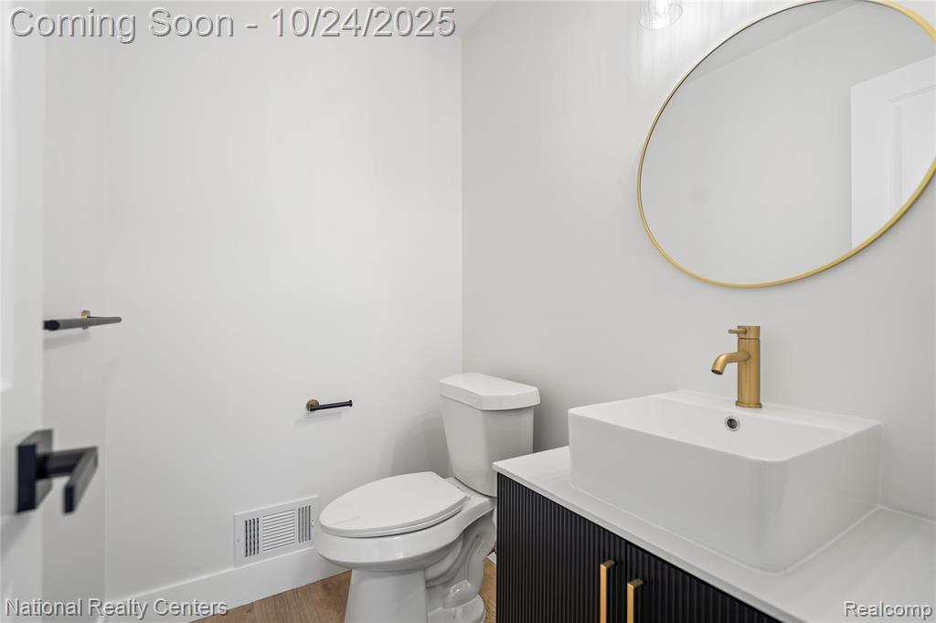 4427 Westover Drive, West Bloomfield, MI 48323 — Photo 32
