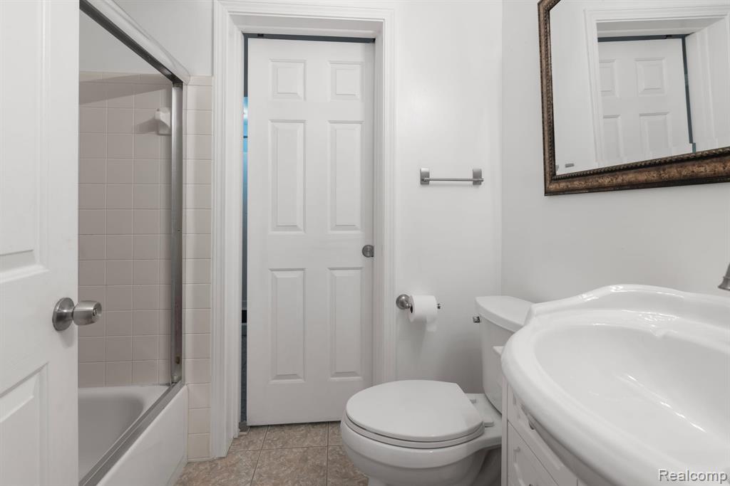 794 Oak Brook Ridge Drive, Rochester Hills, MI 48307 — Photo 14