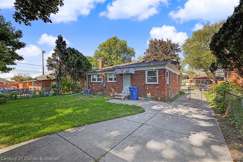 8212 GLENGARY Street, Dearborn Heights, MI 48127 — Photo 34