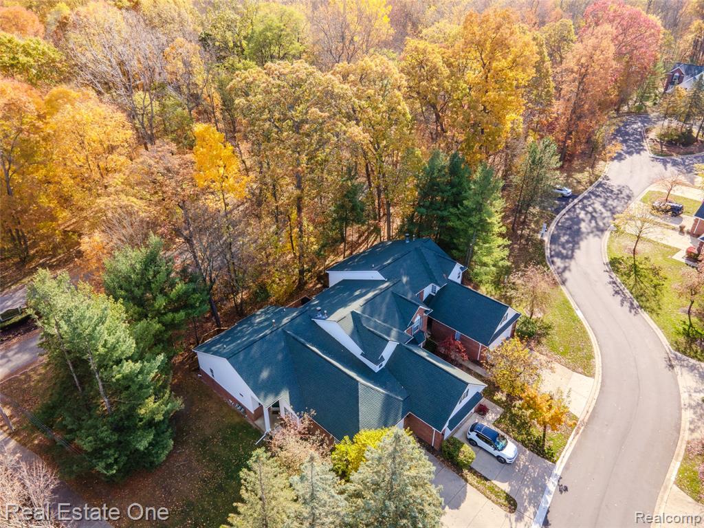691 Chestnut Drive, Wixom, MI 48393 — Photo 6