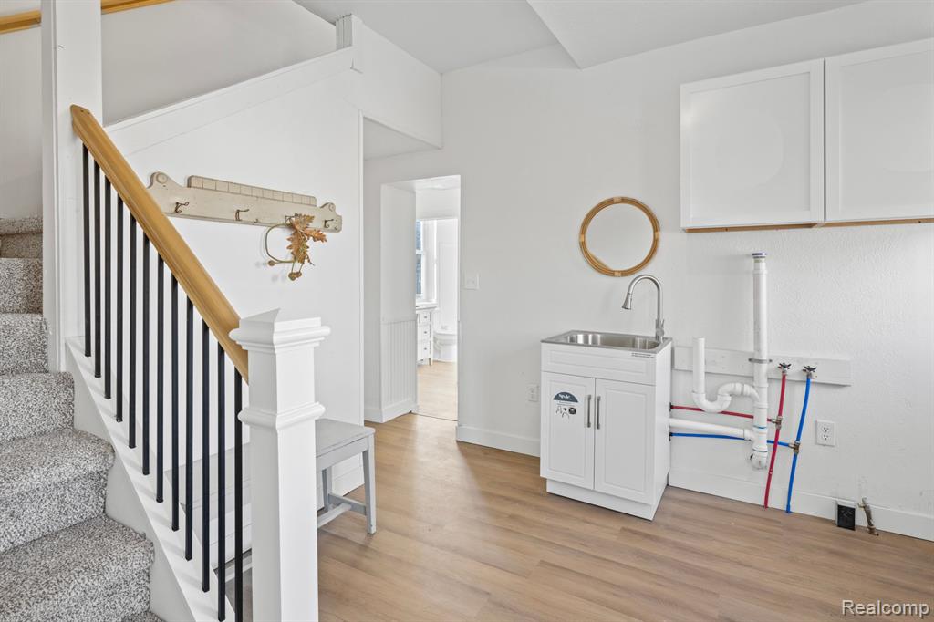 9 S WEST Street, Hillsdale, MI 49242 — Photo 17
