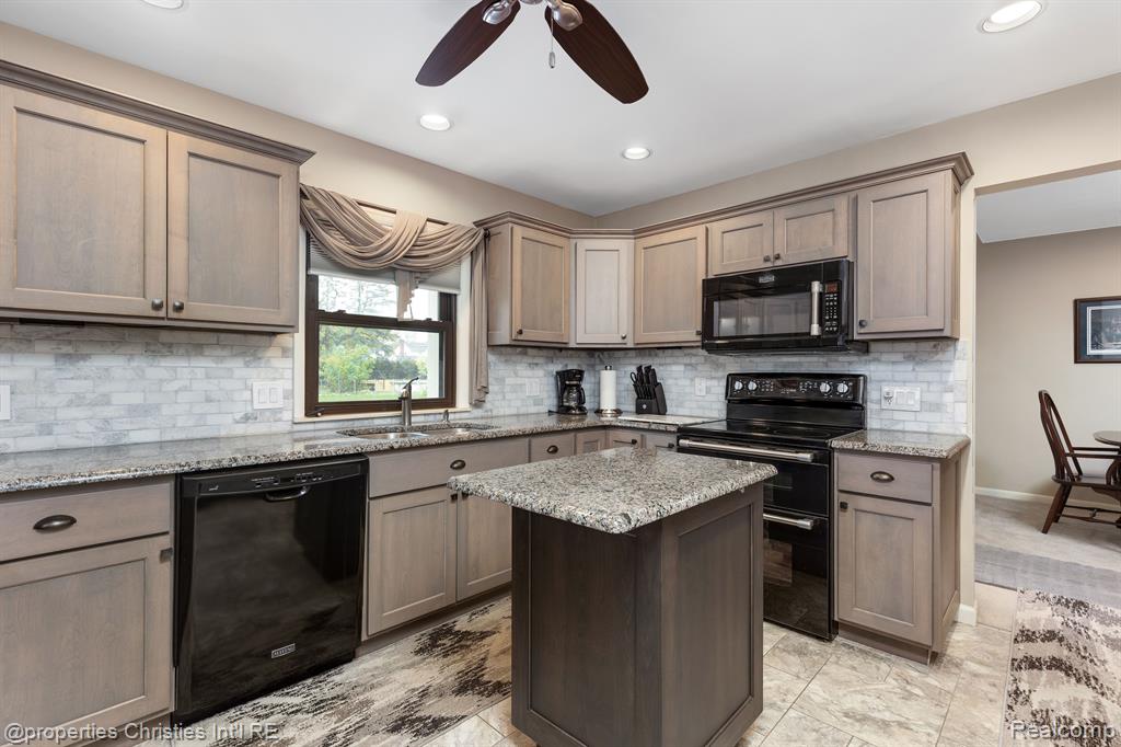 708 MOUNT VERNON Boulevard, Royal Oak, MI 48073 — Photo 15
